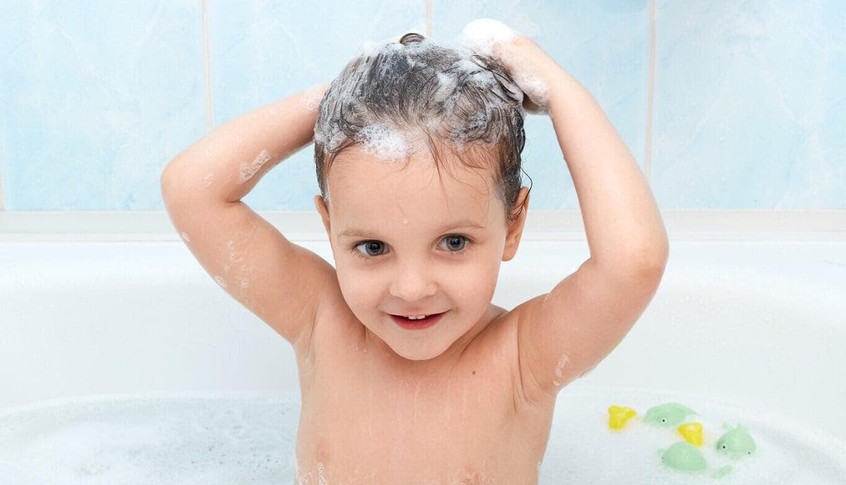 孩子多久洗一次头发比较合适？完整指南