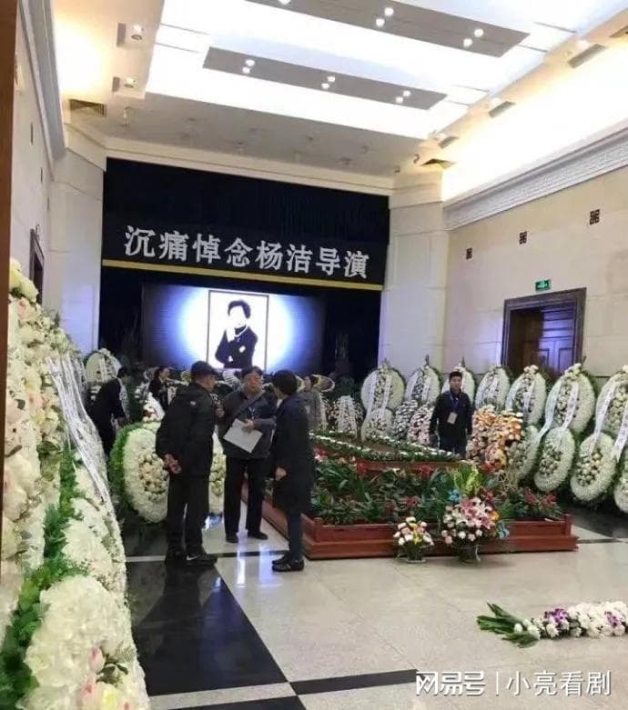 六小龄童灵堂卖片惹争议，解密他和杨洁导演的恩怨始末