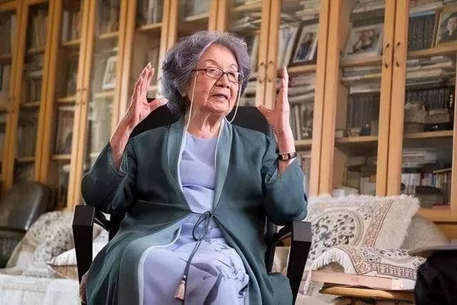 叶嘉莹的风雅人生：从诗词女儿到文化守望者，百岁学者的世纪传奇