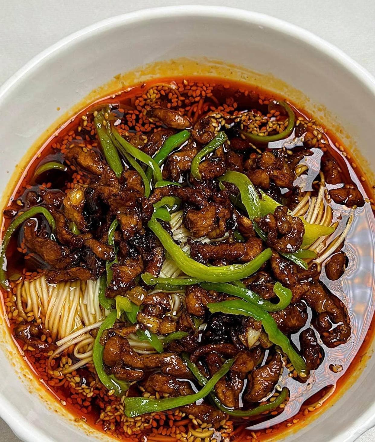 青椒肉丝面制作秘籍：嫩滑肉丝配脆爽青椒，美味难挡！