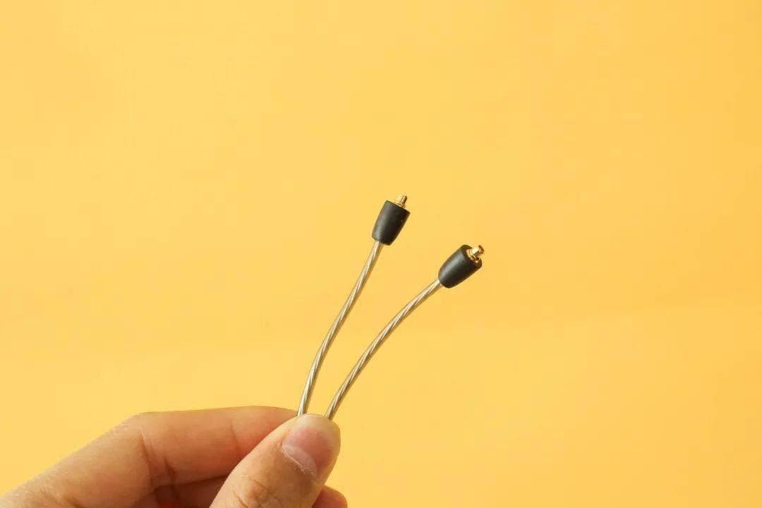 大型音箱连接技巧与注意事项：如何选择合适的连接线材并正确连接