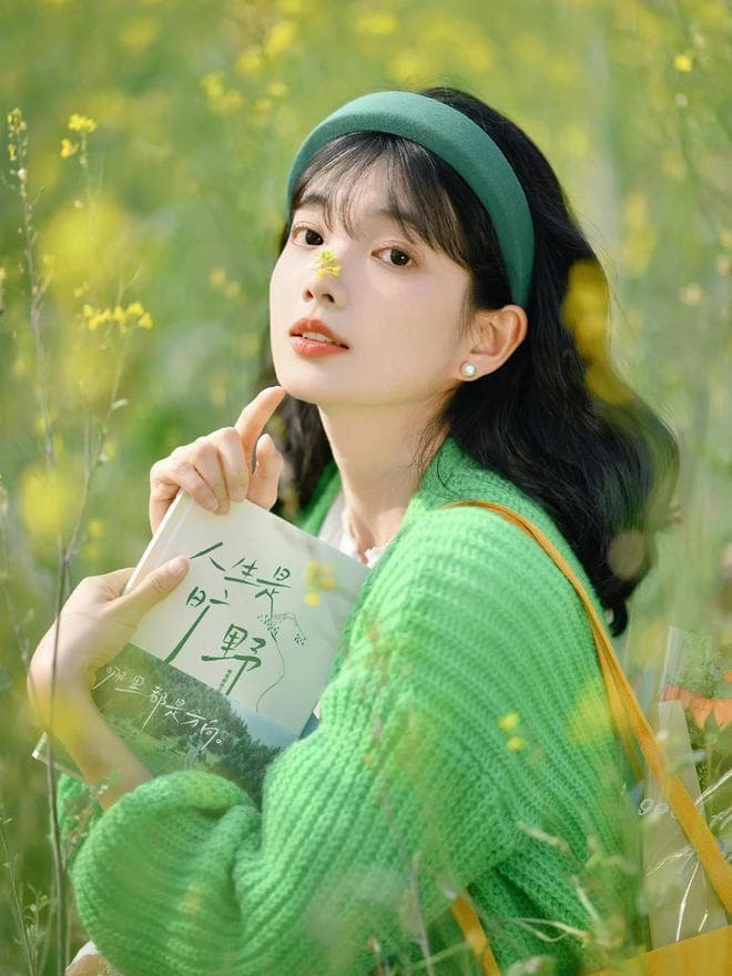 油菜花田拍照怎么摆姿势？普通人也能用的拍照pose，超好看！