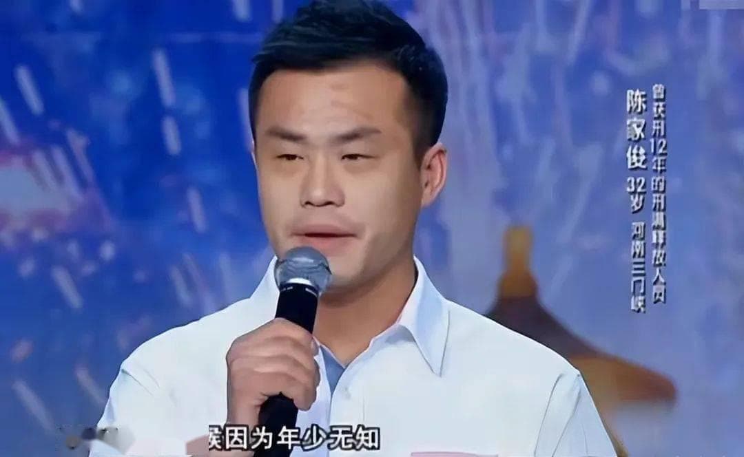 河南20岁犯人在狱中爱上女教官，向她大胆表白后，得到一张纸条，小伙一下看到希望