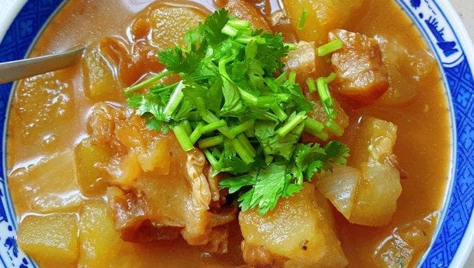 冬瓜炖牛蹄筋：简单美味的家常菜