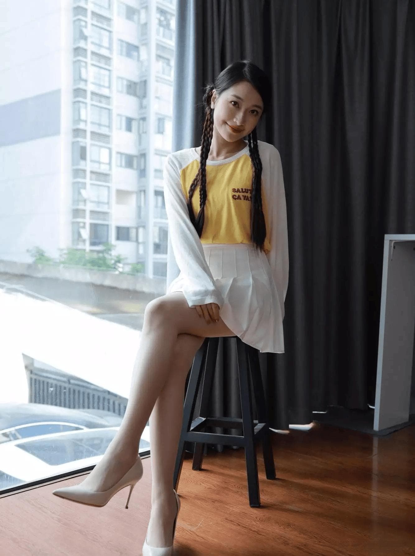 为什么黄色与白色搭配是时尚界的万能组合？