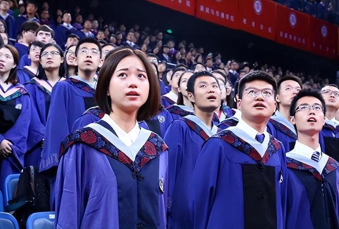 “2025考研上岸，未必是好事”，国家线的下降，让大学生看清现实