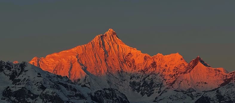 梅里雪山旅游攻略：景点介绍、行程安排及实用建议