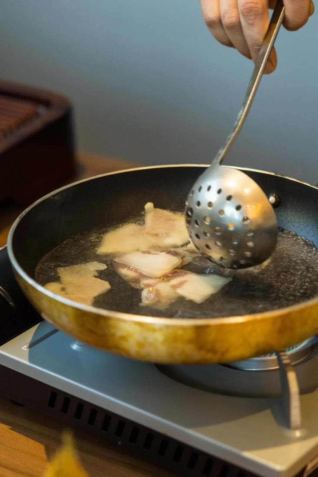年味十足的家常菜：冬笋煸腊肉制作详解