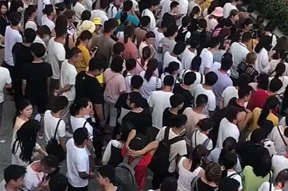 工厂包吃住是真的吗？