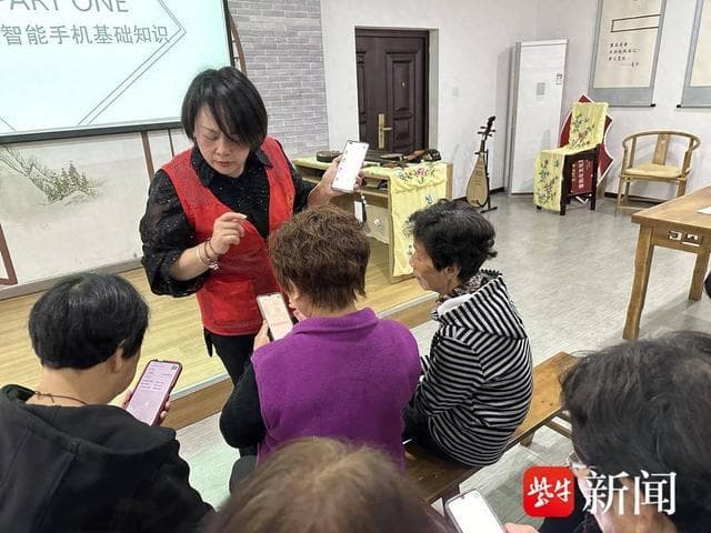 常熟市碧溪街道开展老年人智能手机培训，助力长者数字生活
