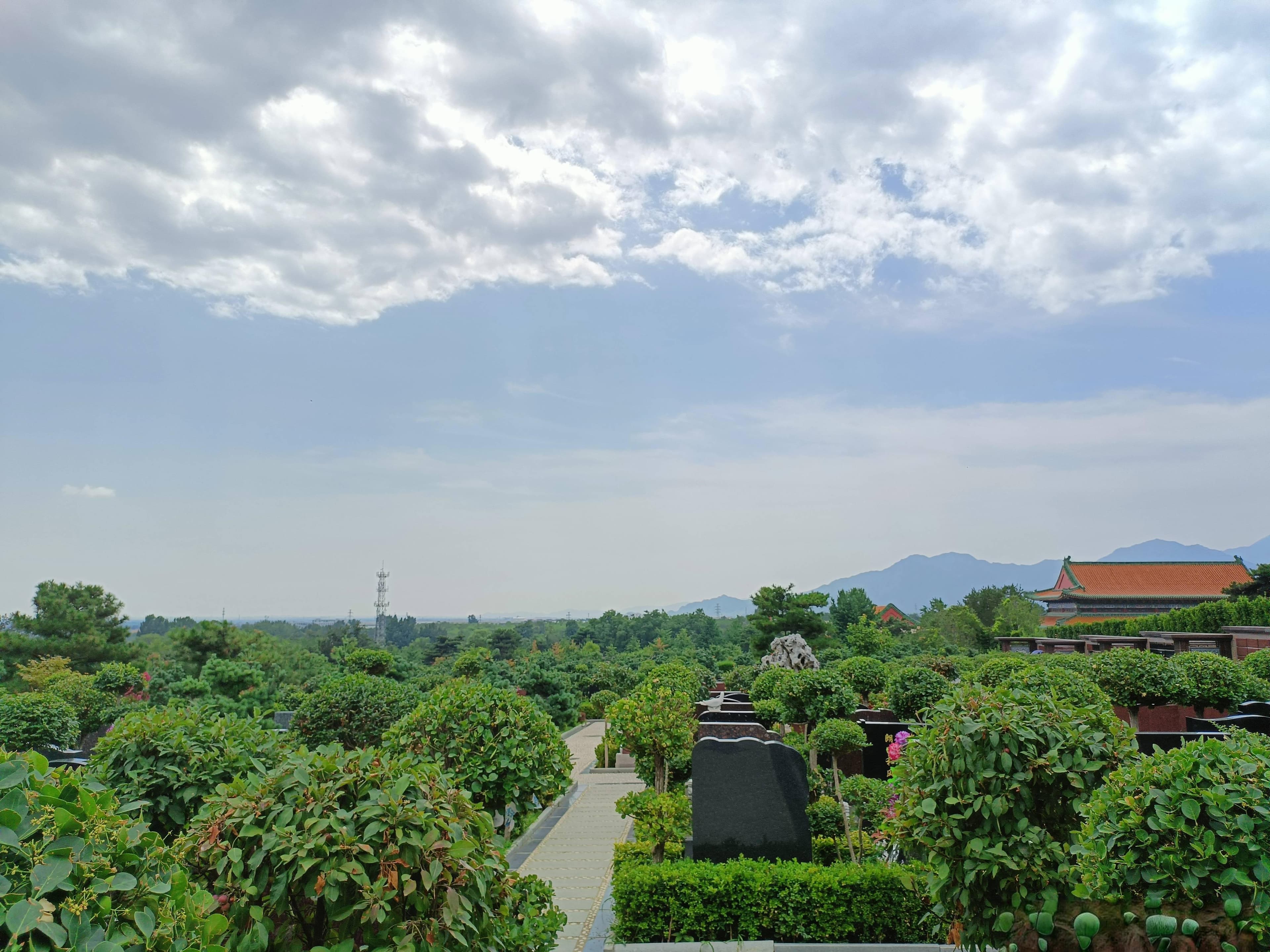 探秘东方与西方殡葬文化，墓地设计背后的艺术哲学