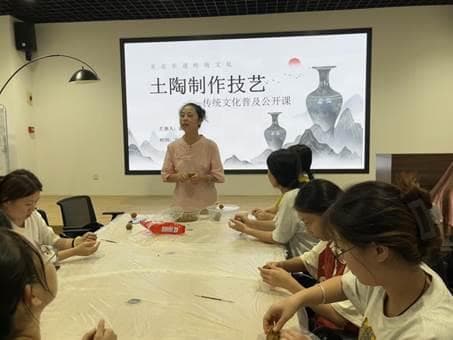新生入馆教育：非遗之光：龙泉驿土陶制作技艺及传统文化普及公开课