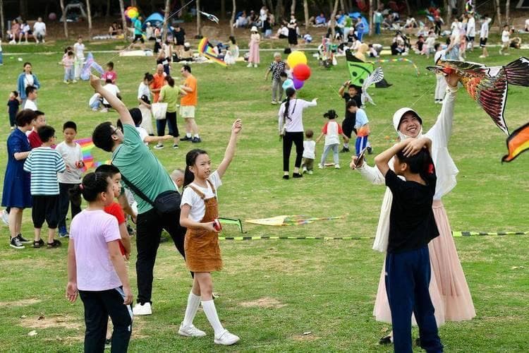 莲花山游乐园游玩攻略：适合带娃、情侣、朋友的欢乐天堂