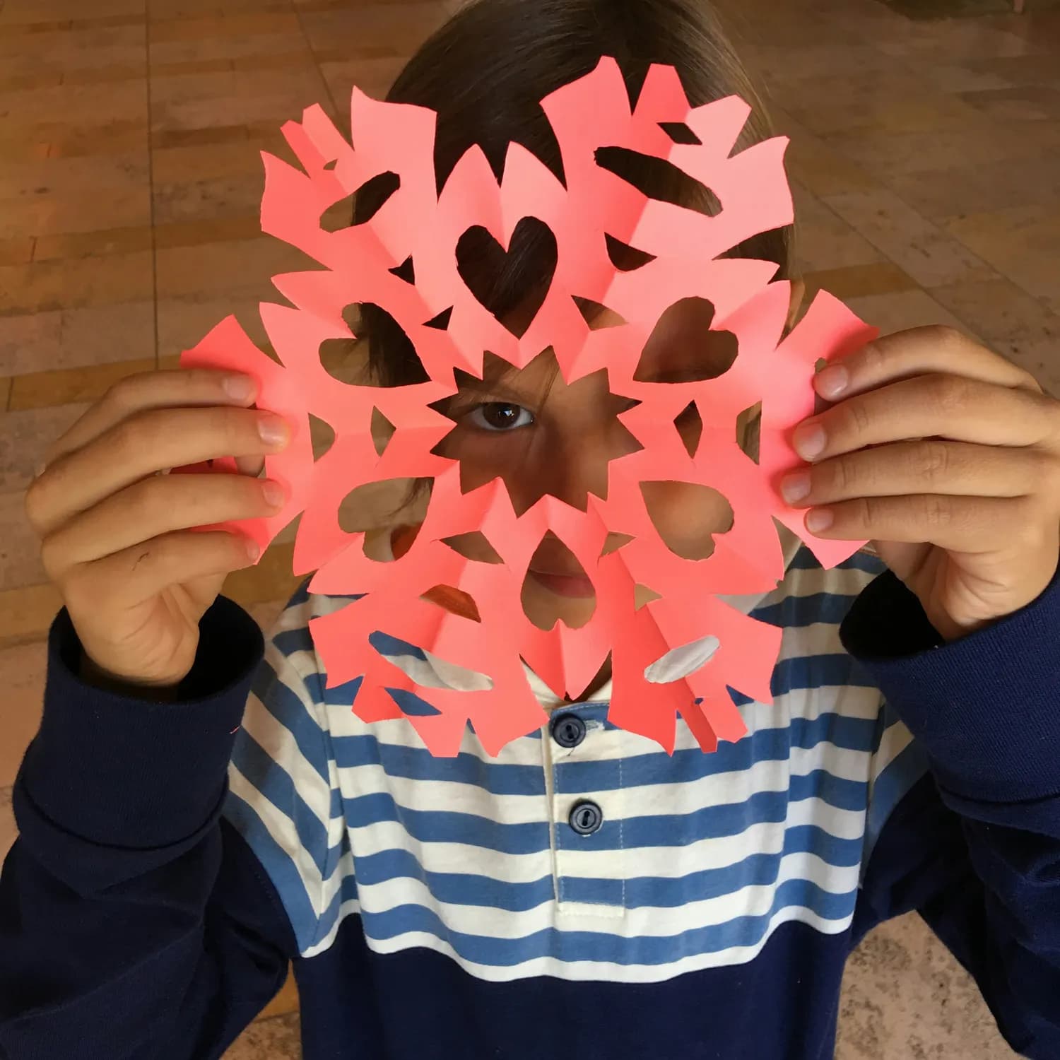 长春市腰十小学校：剪纸迎新春，古诗入画来