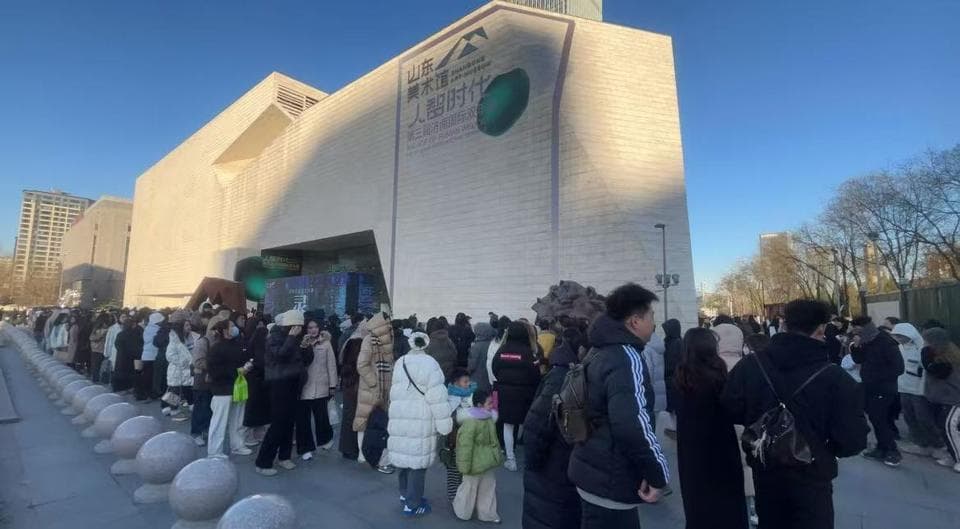 双年展观察：人气旺带动消费火，“到美术馆看展”成新年俗