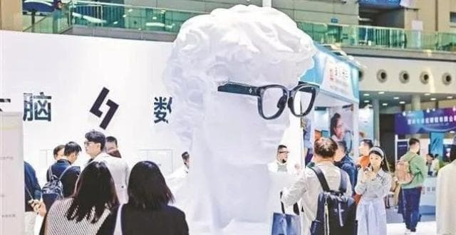 眼镜、国瓷、校服……快过年了，这些“深圳特产”了解一下