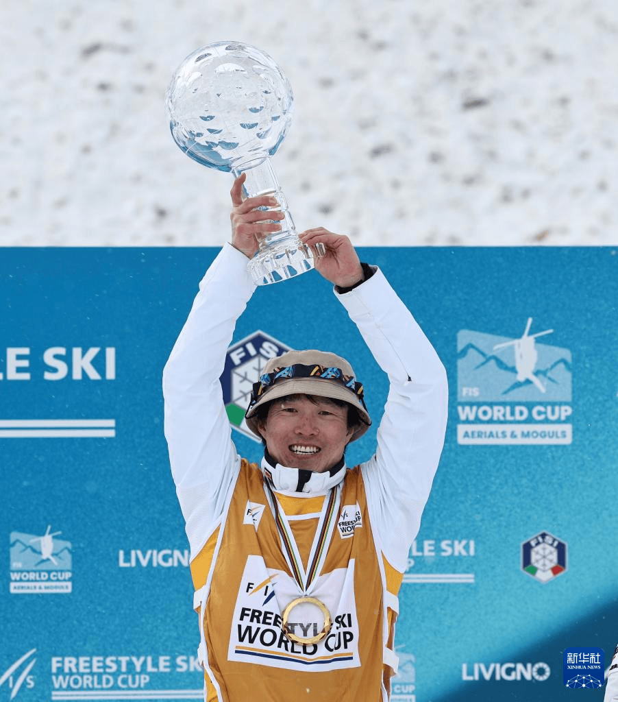 国际雪联自由式滑雪世界杯：齐广璞获男子空中技巧赛季总冠军
