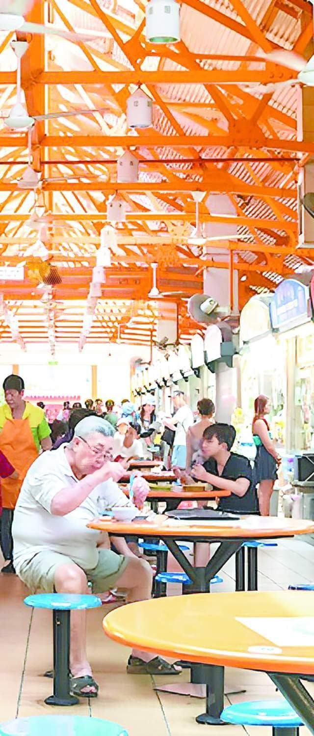 在新加坡小贩中心品尝“米其林美食”