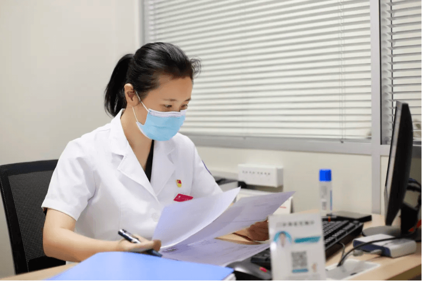 唐氏筛查和诊断方法详解：从孕早期到孕中期的全面指南