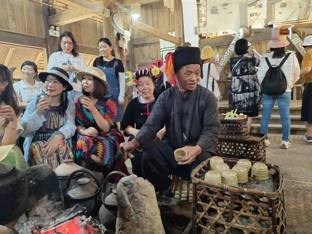 翁丁村变“一老”为“一宝”为文旅注入新动力