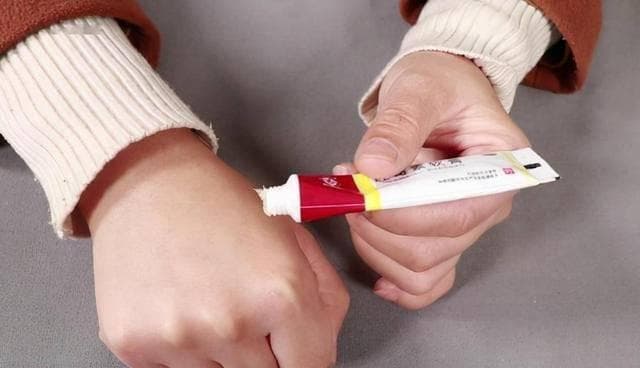 几块钱一支的“红霉素软膏”，原来还有这6大用途，很多人不了解