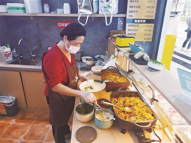 薄饼染春色卷住“家的味道” 厦门有清明吃薄饼习俗