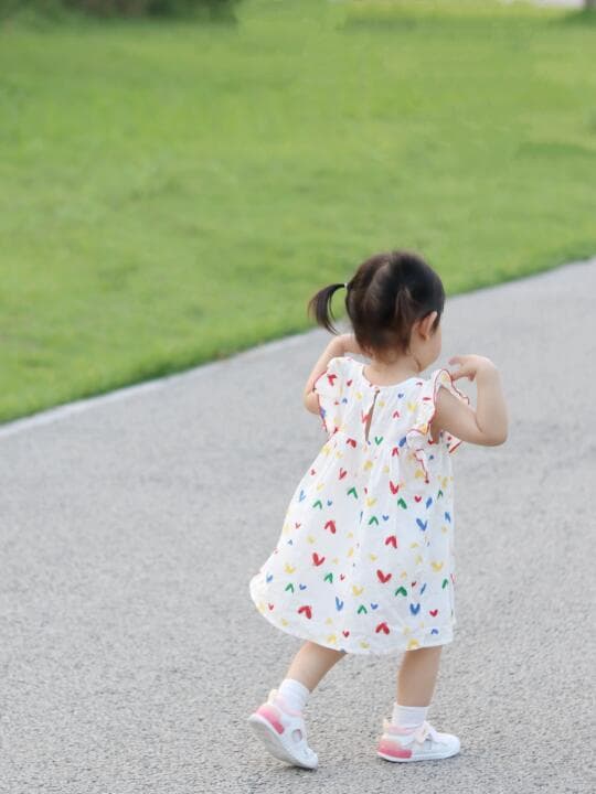 宝宝学步鞋挑选全攻略：从材质到选购技巧，新手爸妈必读指南