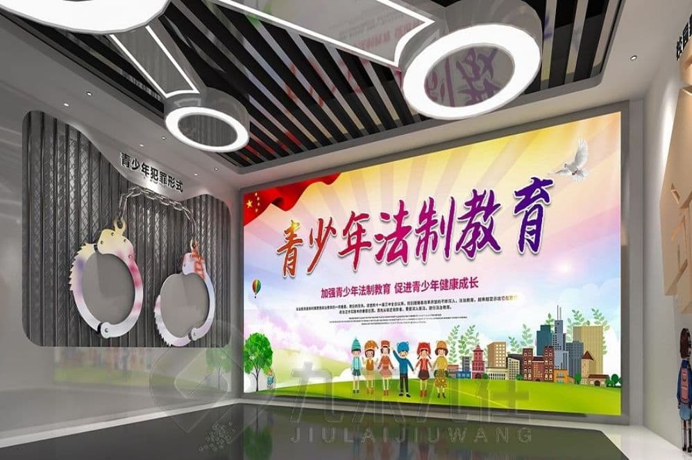 国防教育展厅设计：铁血军魂主题呈现，互动多媒体创新