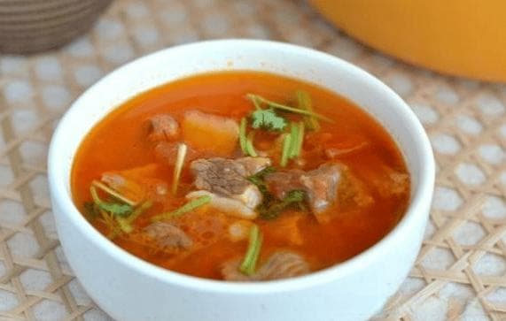 番茄牛肉汤：一道美味又营养的家常汤品