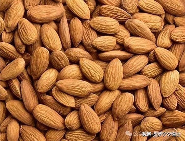 坚果助力降低老年痴呆风险，10种坚果的健康选择与价格指南