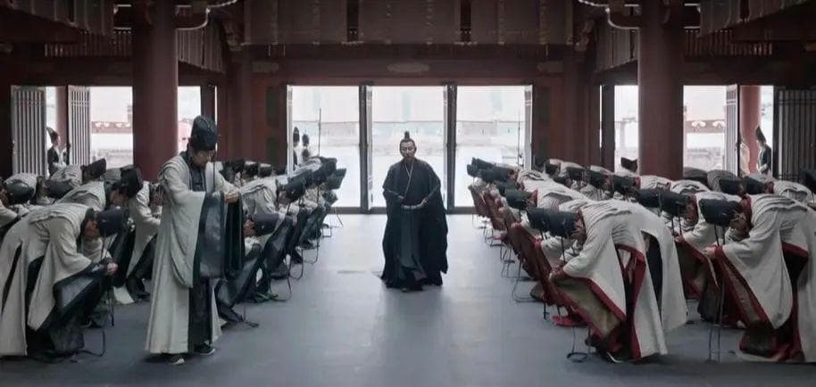 揭秘“先秦淑女步”：从网络热梗到古代行走礼仪