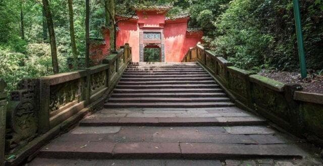 成都历史文化之旅：十大名胜等你来探！