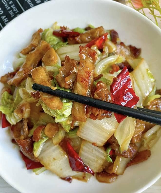 家常美味，简单易学——轻松掌握白菜炒肉的绝妙烹饪技巧