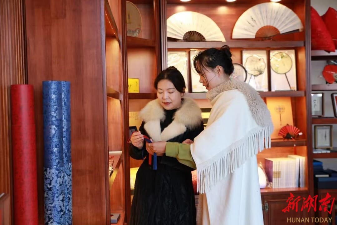 春满潇湘 老家永州丨江永：女书文创产品受追捧