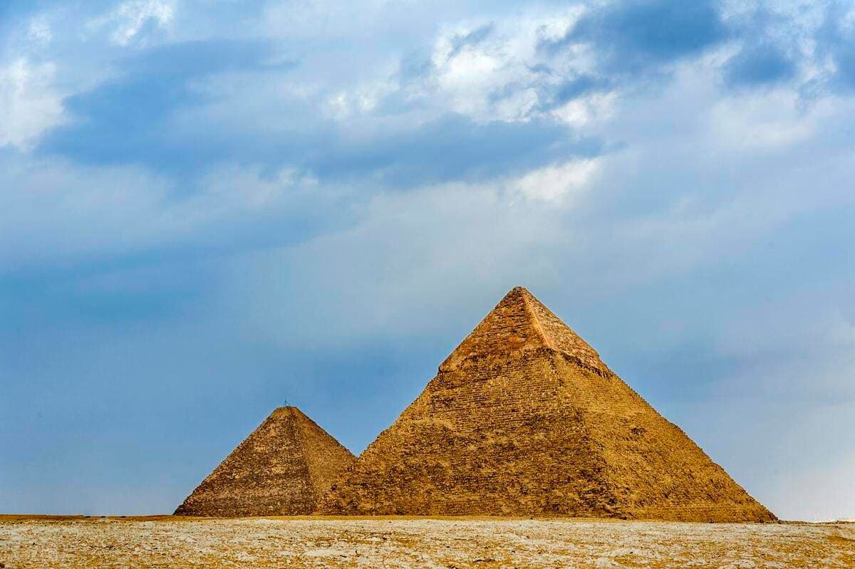 埃及金字塔：究竟是古人智慧结晶，还是外星文明留下的未解之谜？