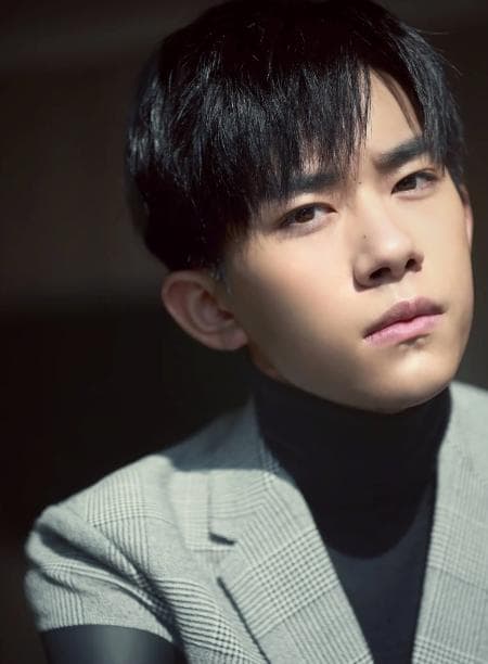 易烊千玺：曾是TFBOYS人气最低男孩，如今却是组合里发展最好的人