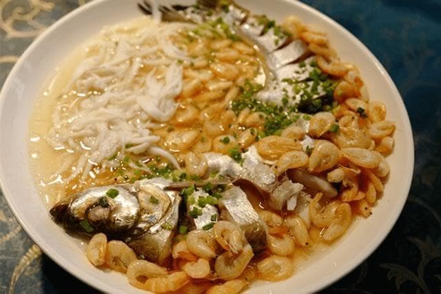 太湖三白：白鱼、银鱼和白虾的品质特点与制作方法