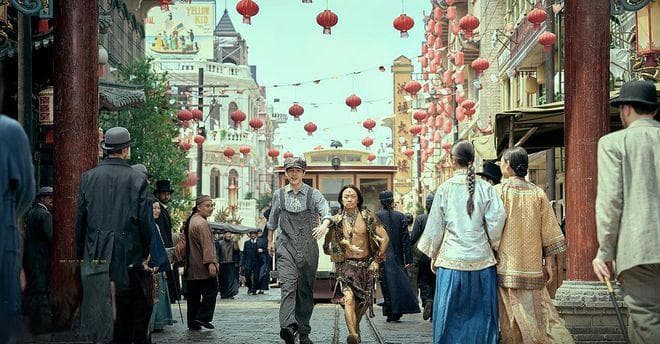 《唐探1900》：历史语境融合时代情绪，能为这一IP开新路吗？