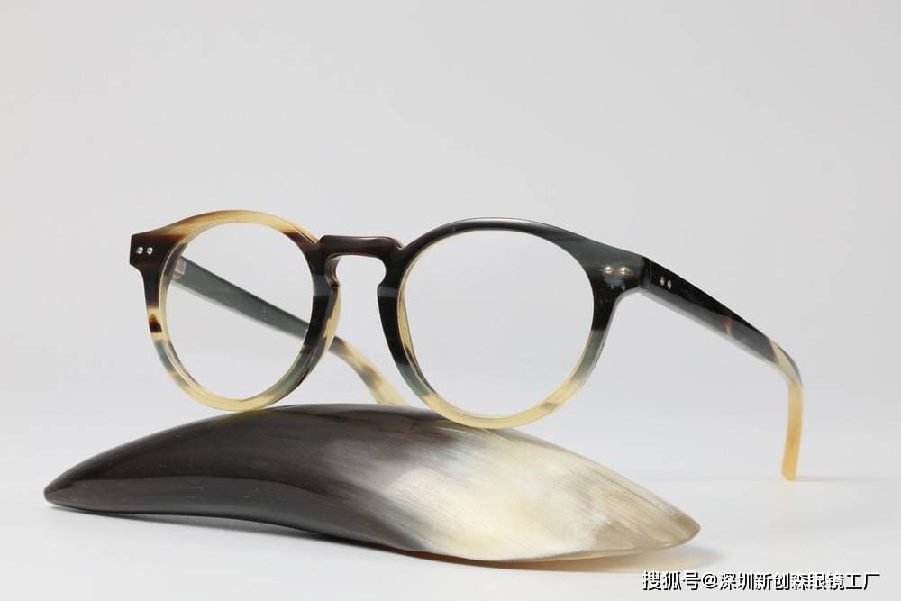 眼镜工厂：不同颜色的变色镜片都有什么功能