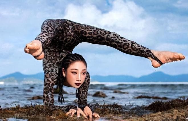 中国柔术女王刘藤：轻松摆出极限姿势，20年苦练拿下三项世界纪录
