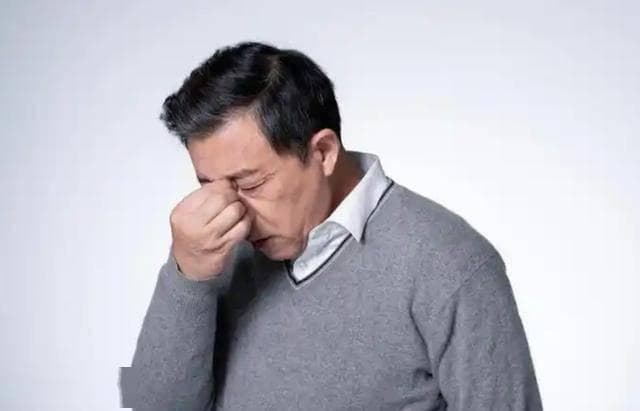 有多少病是累出来的？过度劳损的人，这些症状藏不住