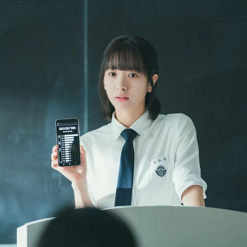 〈金字塔游戏〉：25个女孩的校园生存战，揭露韩国阶层固化之痛