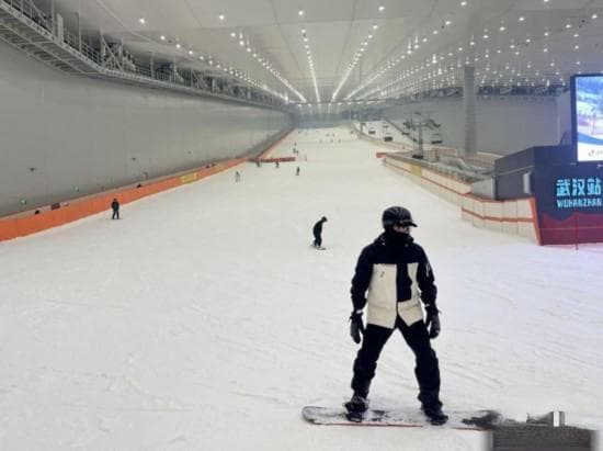 武汉滑雪场成南方人玩雪胜地，带动周边文旅发展