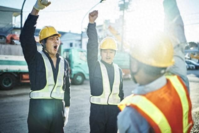 高温警告！室外工作者必看：这样做才能避免中暑，保护你的生命！