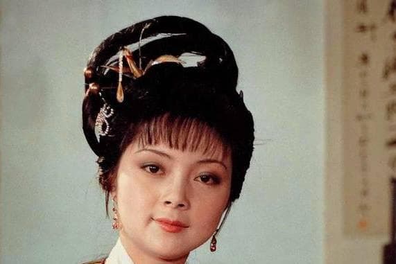 红楼梦：薛宝钗命运悲剧折射的复杂人性，她为何难逃薄命