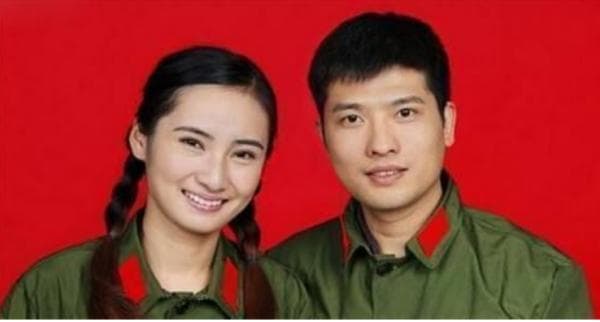 结婚证书怎么照好看