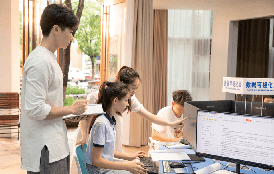人工智能时代高等教育发展的“变”与“不变”