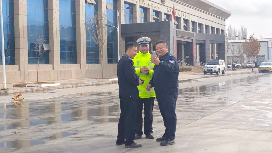 “喝酒->车子->不开->”魔性宣传，喀什市交警引爆全网