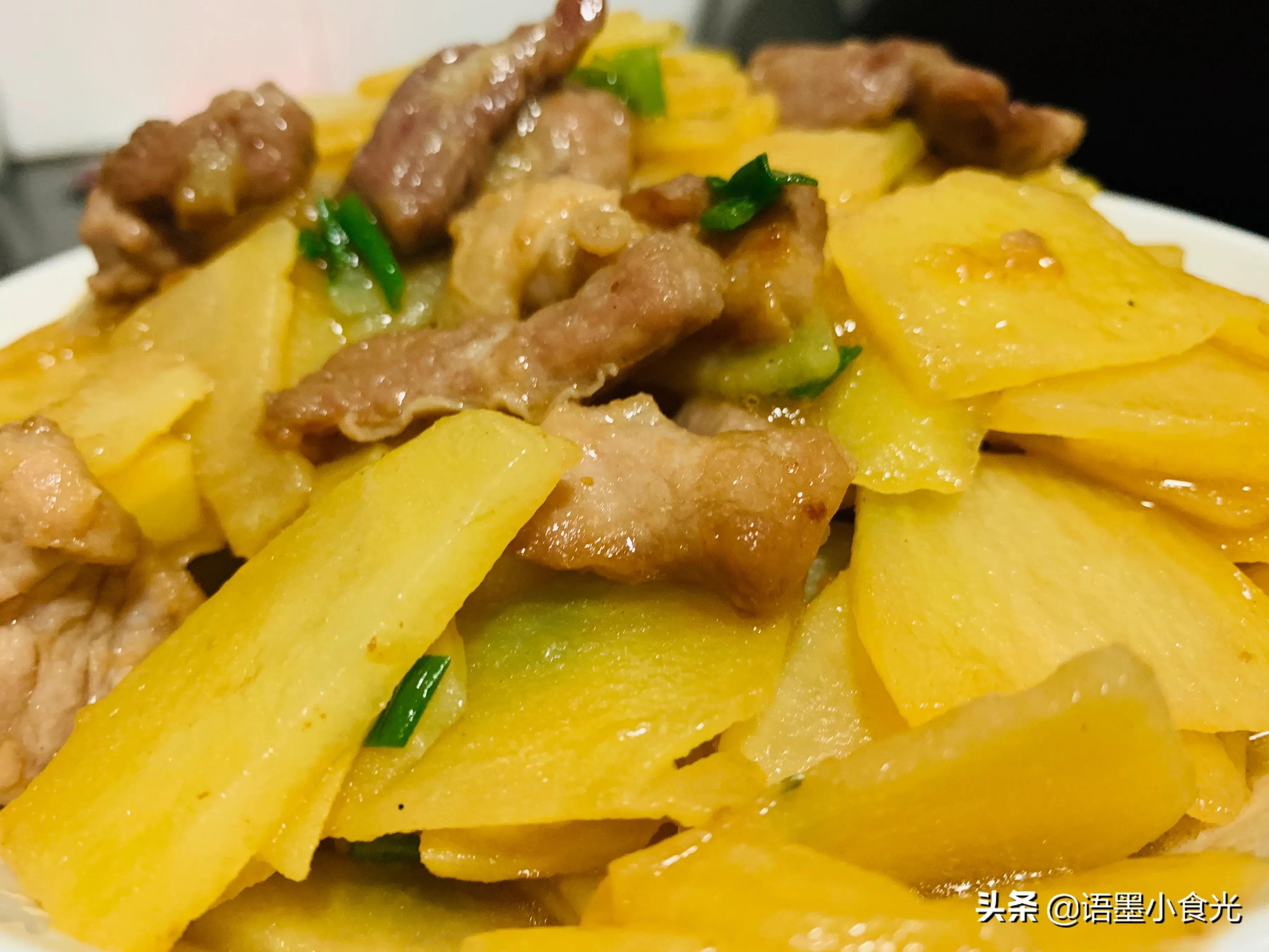 肉炒土豆片家常做法（最简单的食材，炒出不一样的味道）