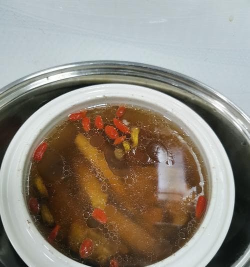 石斛麦冬鲍鱼排骨炖汤的制作方法（美味健康的汤品）